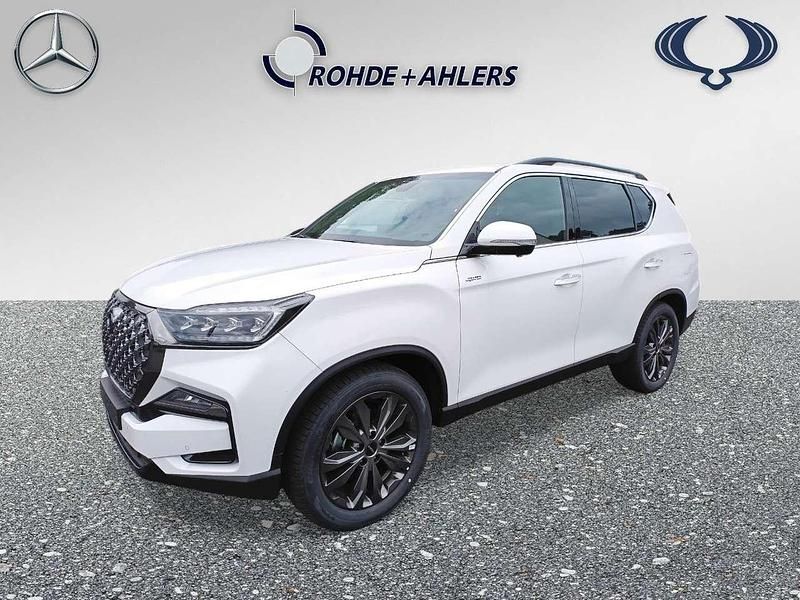 Silky white pearl Neu 2025 Ssangyong Rexton SUV | 51.899 € - Bild 1/4
