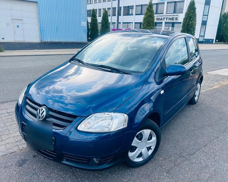 Blau Gebraucht 2010 VW Fox Kleinwagen | 1.750 € (Fairer Preis) - Bild 1/4
