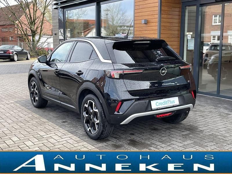Gebraucht Opel Mokka-e Ultimate 100 kW (136 PS) 2023 Diamant schwarz/karbon schwarz SUV