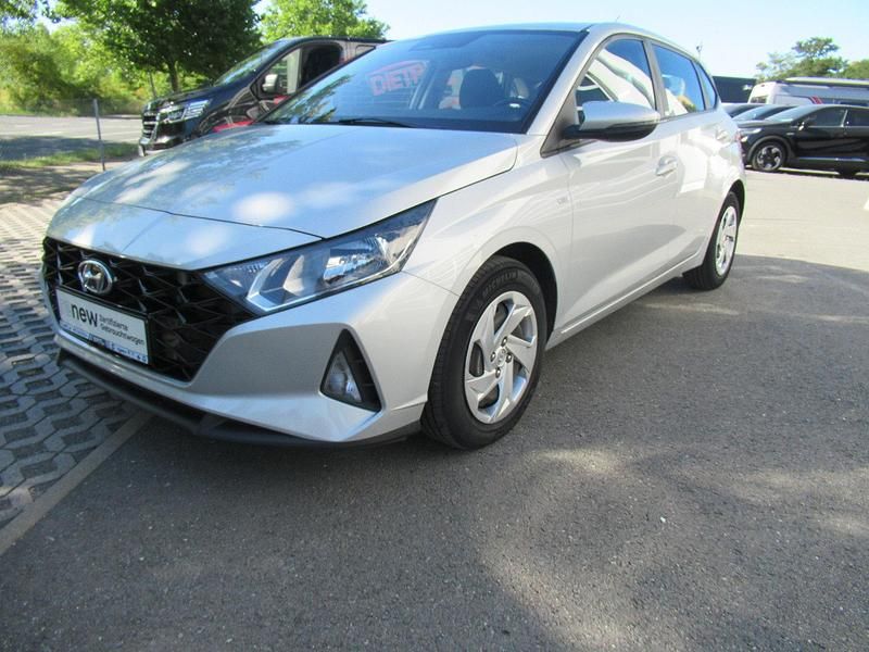 Silber Gebraucht 2021 Hyundai i20 Select Limousine | 13.990 € (Fairer Preis) - Bild 1/4