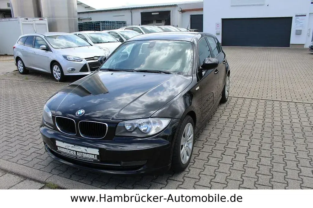 Gebraucht BMW 116 122 PS (89 kW) 2011 Schwarz Kleinwagen