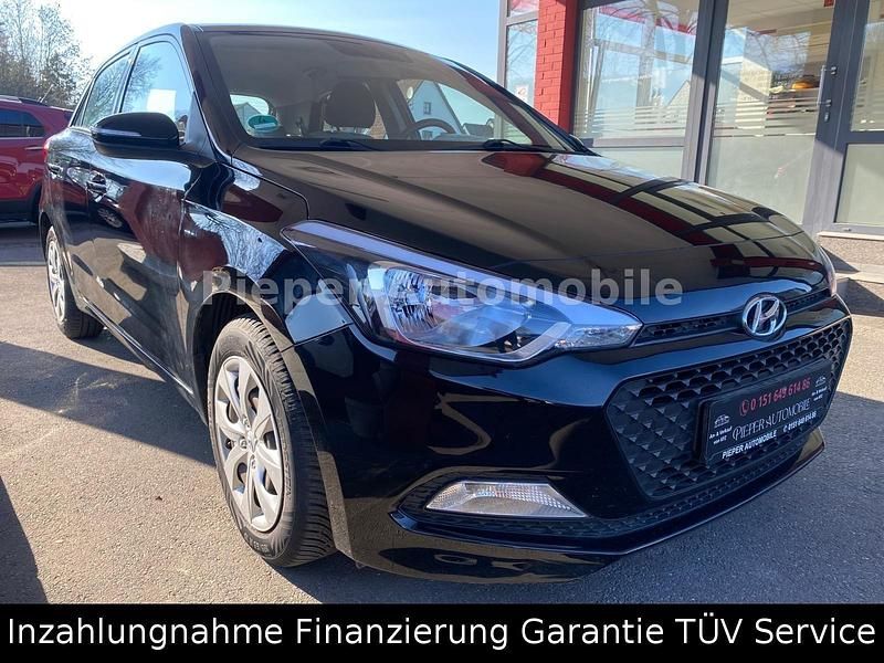 Gebraucht Hyundai i20 Classic 75 PS (55 kW) 2016 Schwarz Limousine