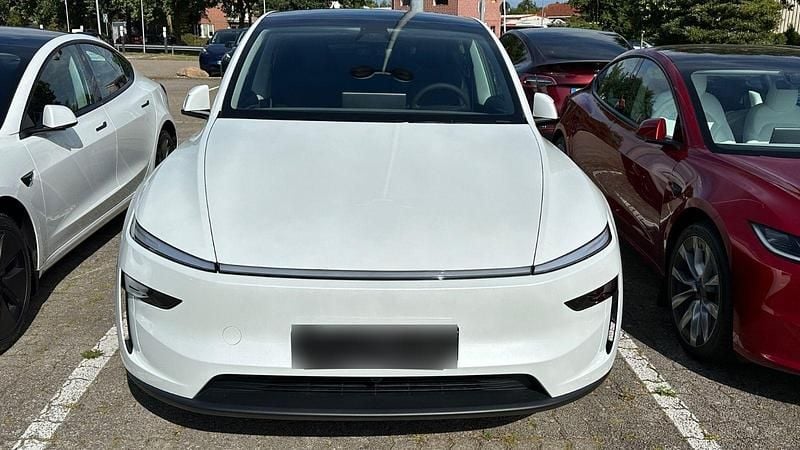 Gebraucht Tesla Model Y Long Range AWD 378 kW (514 PS) 2025 Weiß SUV