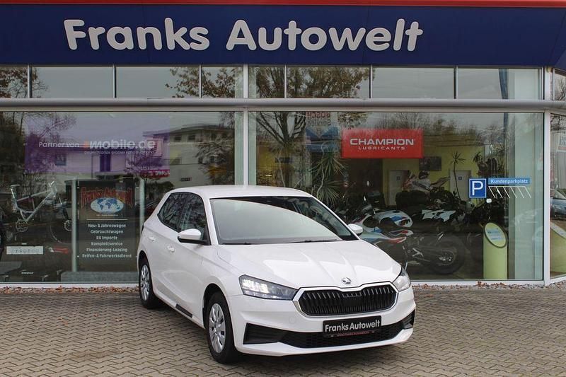 Weiß Gebraucht 2021 Skoda Fabia Active Limousine | 12.950 € (Fairer Preis) - Bild 1/4