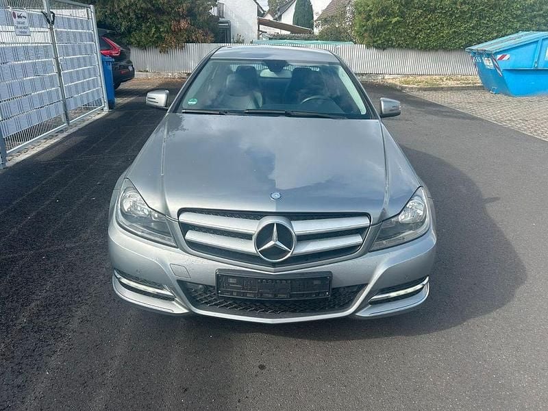 Gebraucht Mercedes C180 156 PS (114 kW) 2012 Silber Limousine