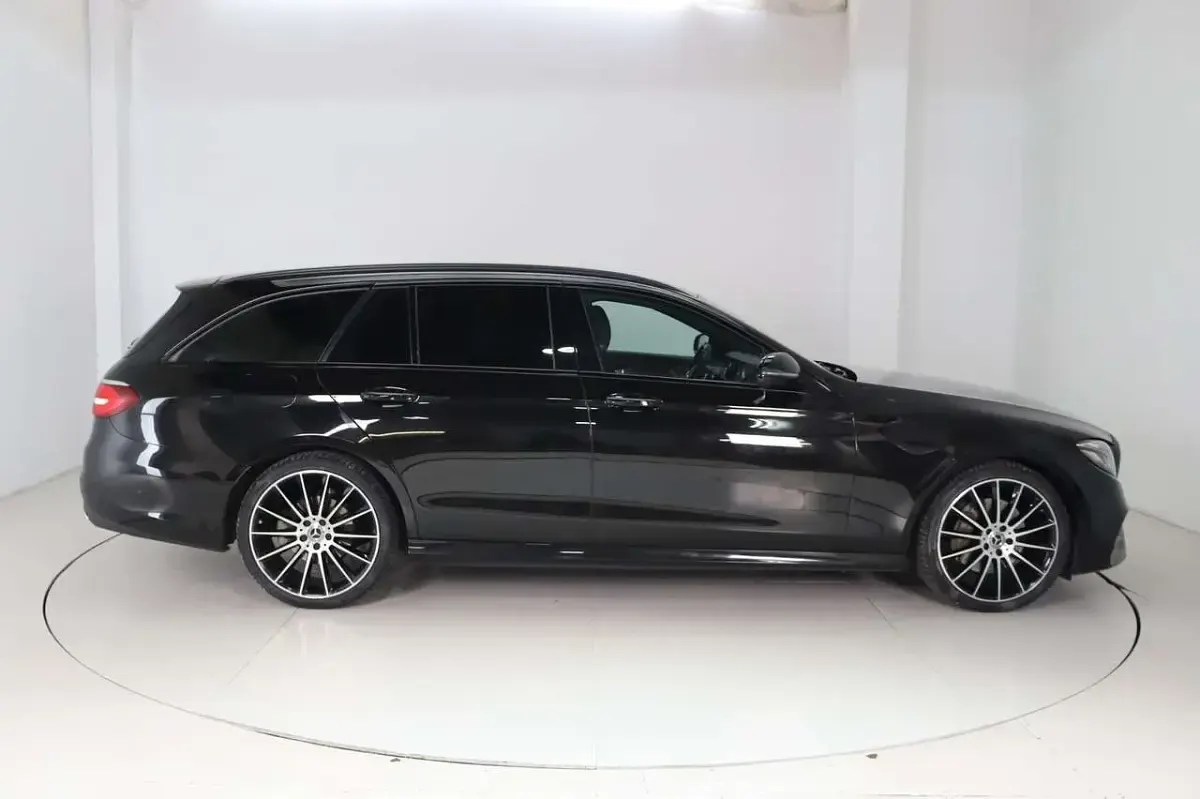 Gebraucht Mercedes E200 AMG line 184 PS (135 kW) 2019 Schwarz Limousine