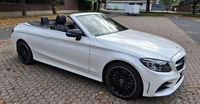 Weiß Gebraucht 2023 Mercedes C400 AMG line Plus Cabrio | 59.950 € - Bild 1/4