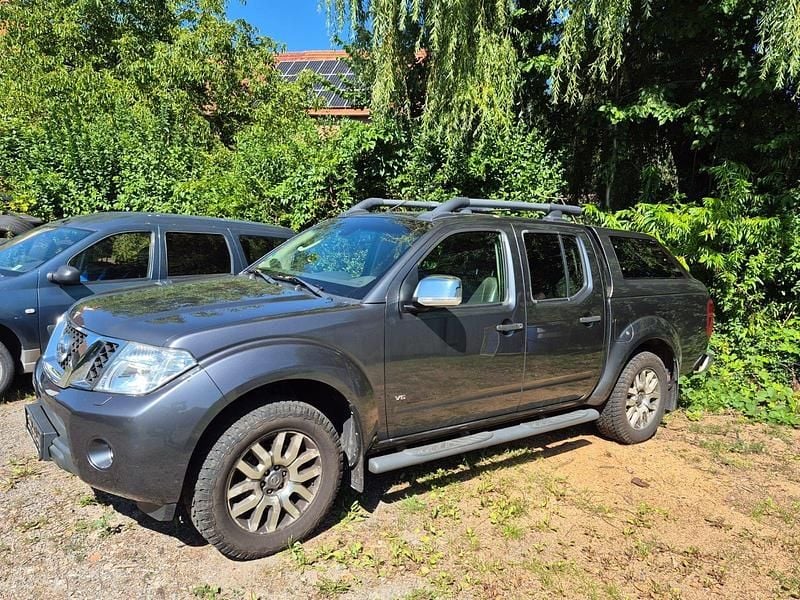 Grau Gebraucht 2012 Nissan Navara Abholung | 13.750 € (Etwas zu teuer) - Bild 1/4