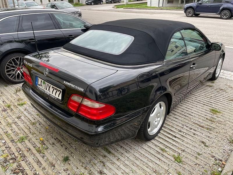 Gebraucht Mercedes CLK200 Elegance 163 PS (119 kW) 2000 Schwarz Cabrio