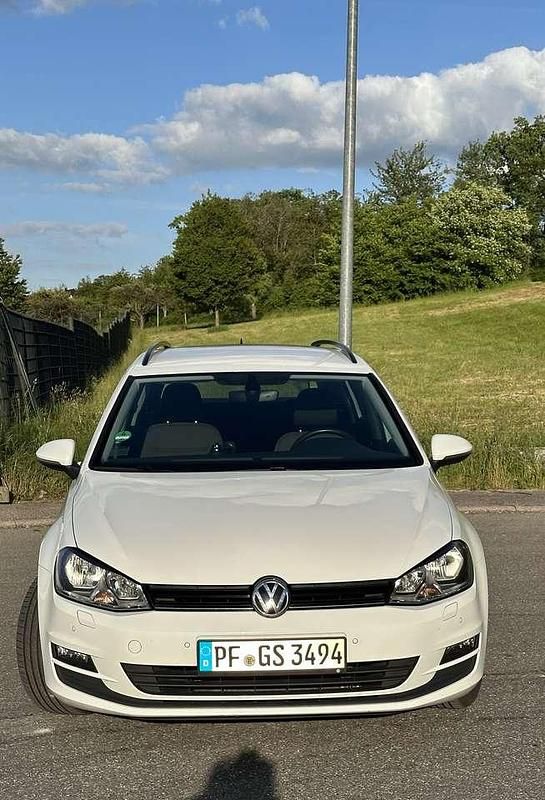 Weiß Gebraucht 2017 VW Golf VII Comfortline Kombi | 7.500 € (Guter Preis) - Bild 1/4