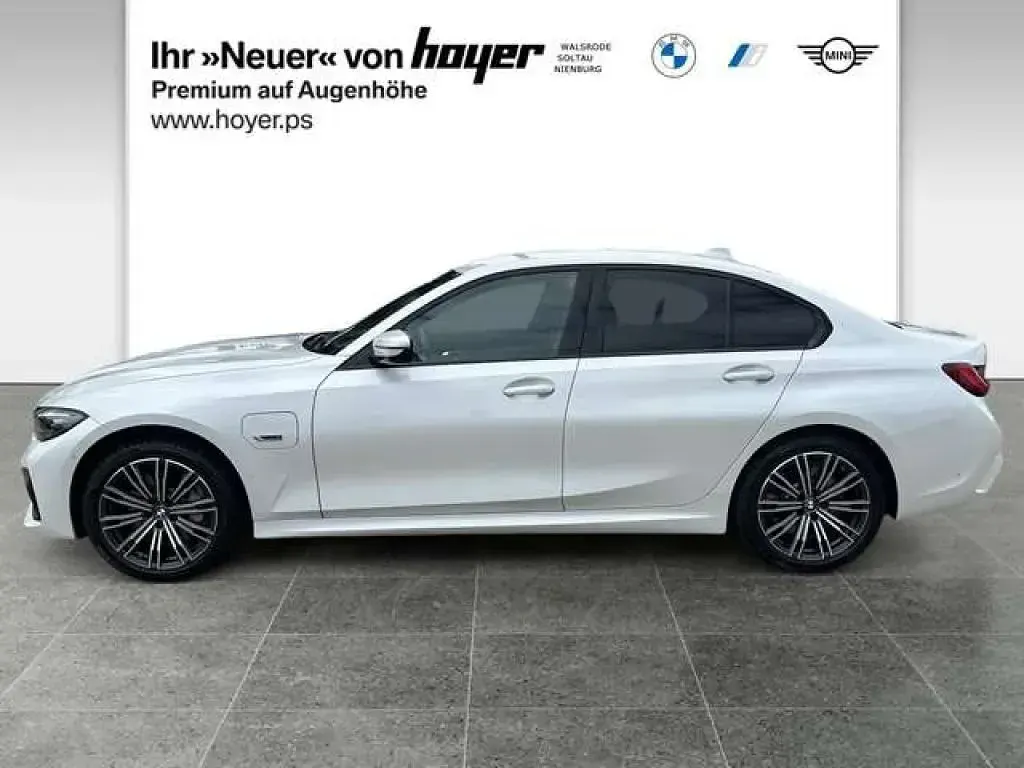 Gebraucht BMW 330 Efficient Dynamics 252 PS (185 kW) 2022 Mineralweiß (metallic) Limousine