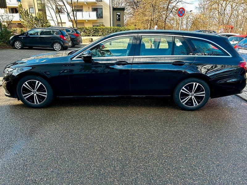 Gebraucht Mercedes 220 194 PS (142 kW) 2021 Schwarz Kombi