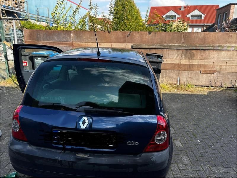 Blau Gebraucht 2002 Renault Clio II Kleinwagen | 1.200 € (Guter Preis) - Bild 1/4