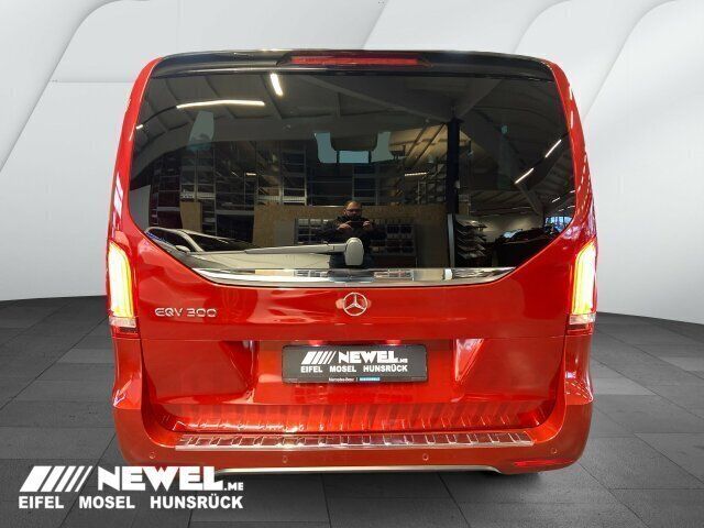 Gebraucht Mercedes EQV300 Avantgarde 150 kW (204 PS) 2022 Rot Van / Kleinbus