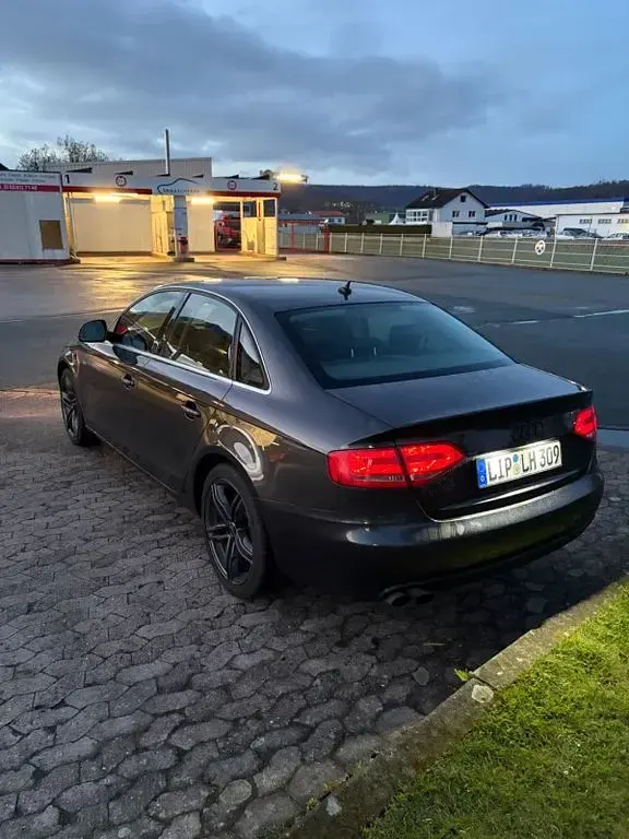 Gebraucht Audi A4 Attraction 160 PS (117 kW) 2008 Schwarz Limousine
