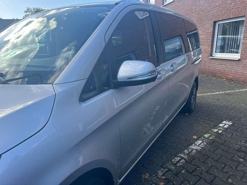 Gebraucht Mercedes V220 163 PS (119 kW) 2018 Silber Van / Kleinbus