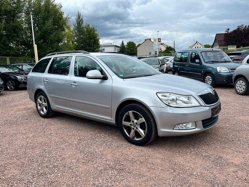 Silber Gebraucht 2011 Skoda Octavia Kombi | 3.800 € (Superpreis) - Bild 1/4