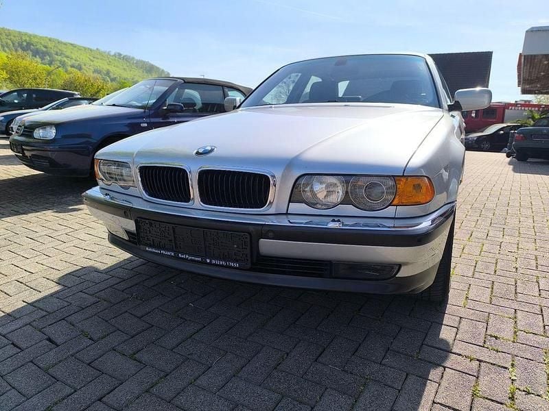 Second-hand BMW 728 193 CP (141 kW) 2000 Argintiu Berlinǎ