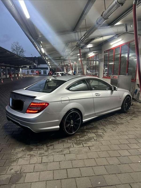 Gebraucht Mercedes C180 156 PS (114 kW) 2011 Silber Coupé