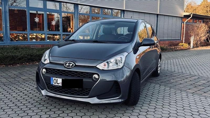 Gebraucht Hyundai i10 Trend 87 PS (63 kW) 2017 Grau Kleinwagen