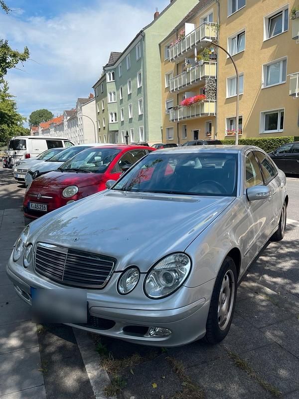 Gebraucht Mercedes E200 163 PS (119 kW) 2004 Silber Limousine