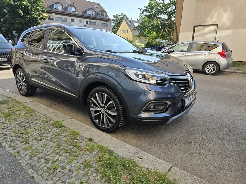Grau Gebraucht 2019 Renault Kadjar Bose Edition SUV | 15.900 € (Fairer Preis) - Bild 1/4
