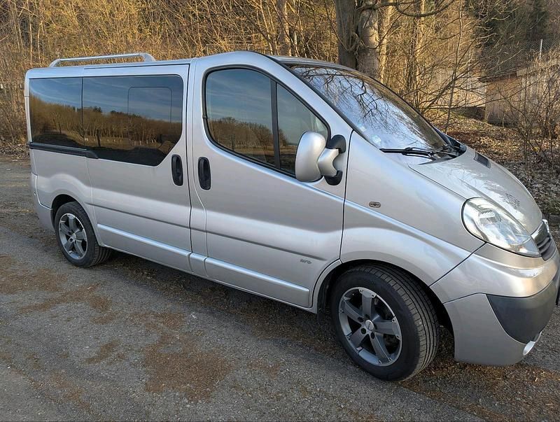 Gebraucht Opel Vivaro 145 PS (106 kW) 2007 Silber Van / Kleinbus