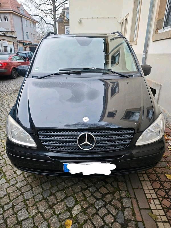 Schwarz Gebraucht 2010 Mercedes Viano Van / Kleinbus | 11.500 € (Superpreis) - Bild 1/4
