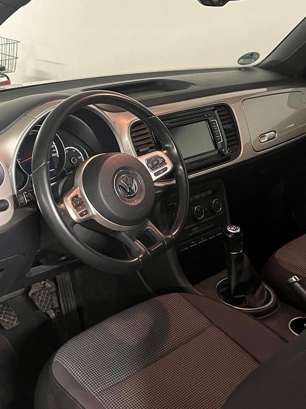 Gebraucht VW Beetle Design 105 PS (77 kW) 2015 Silber Kleinwagen