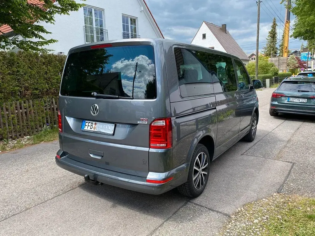 Gebraucht VW Multivan 204 PS (150 kW) 2015 Grau Van / Kleinbus