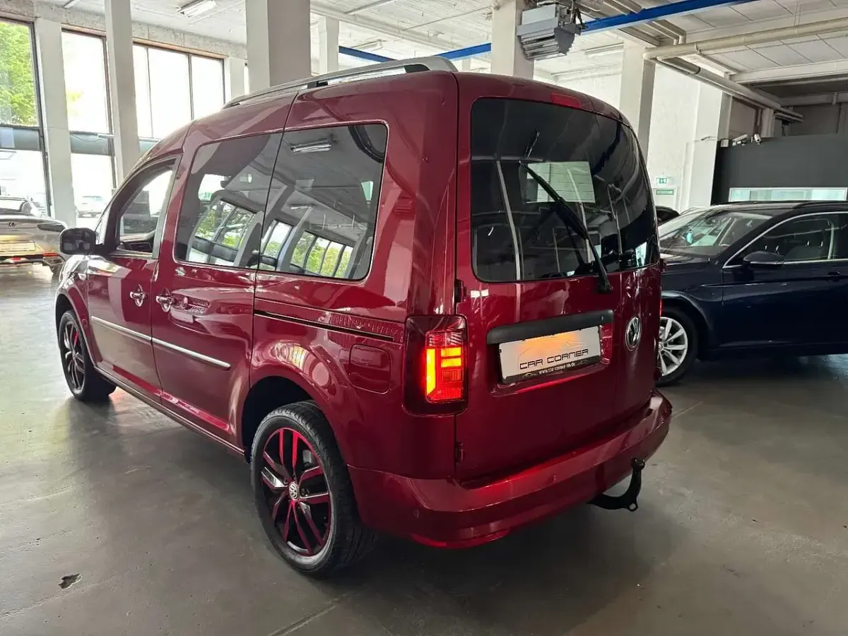 Gebraucht VW Caddy Maxi Highline 110 PS (80 kW) 2017 Rot Van / Kleinbus