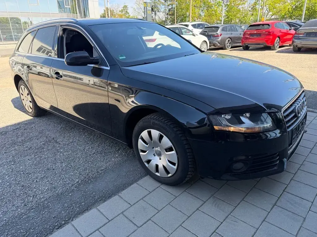 Second-hand Audi A4 Ambiente 143 CP (105 kW) 2011 Negru Break