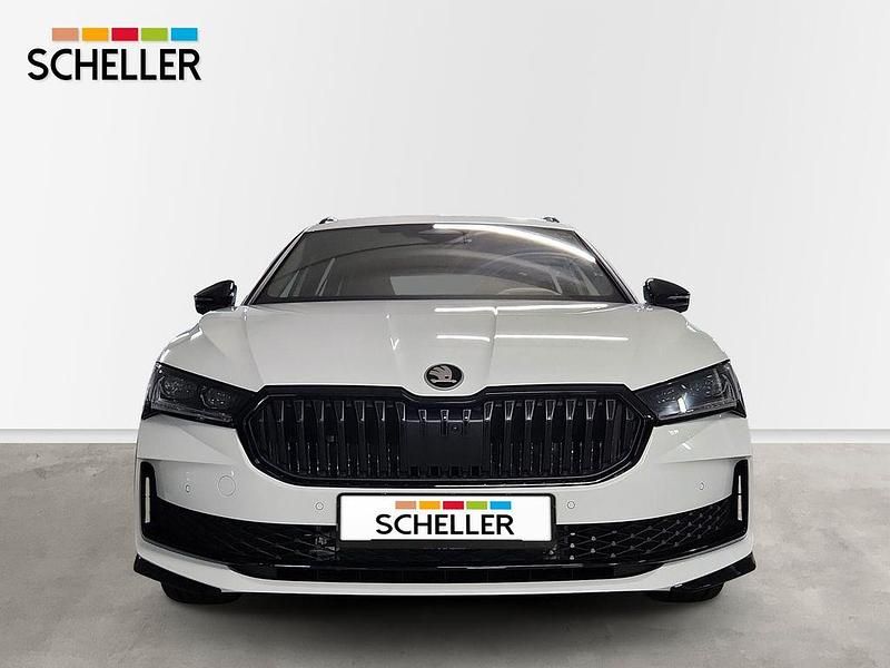 Neu Skoda Superb SportLine 193 PS (141 kW) 2026 Weiß Kombi