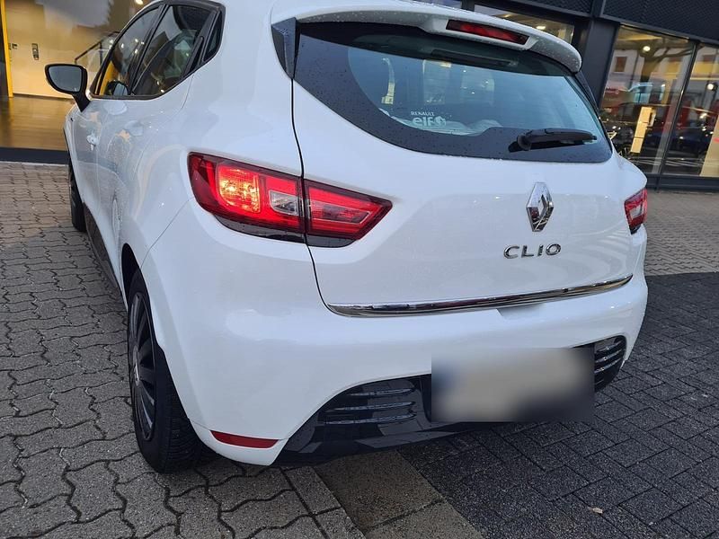 Gebraucht Renault Clio IV LIMITED 76 PS (55 kW) 2018 Weiß Kleinwagen