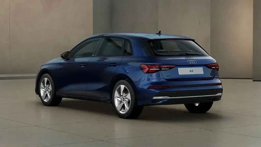Gebraucht Audi A3 Advanced 150 PS (110 kW) 2025 Navarrablau metallic Limousine