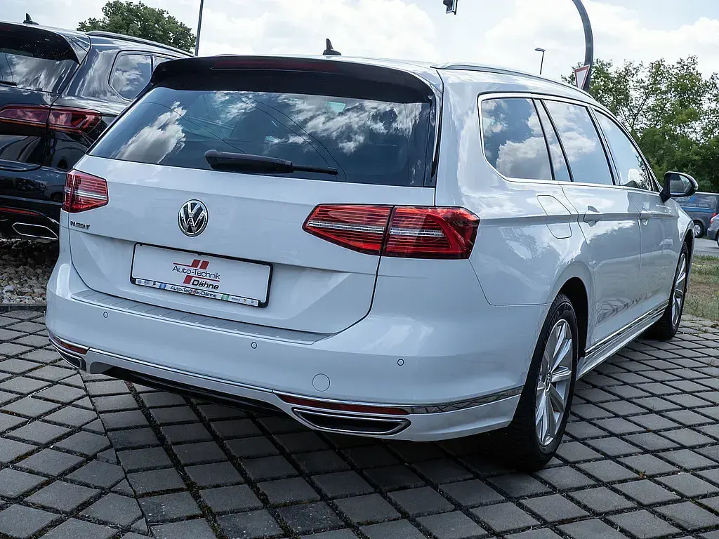 Gebraucht VW Passat Highline 150 PS (110 kW) 2019 Weiß Kombi