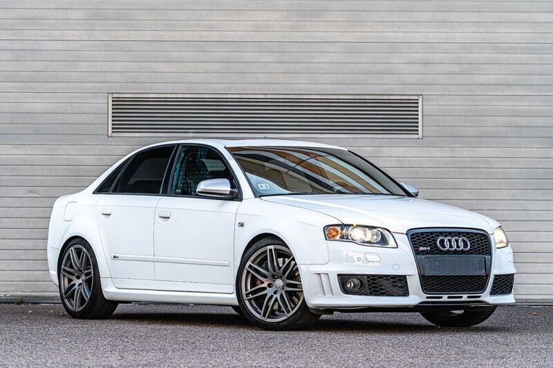 Weiß Gebraucht 2006 Audi RS4 Limousine | 27.500 € (Fairer Preis) - Bild 1/4