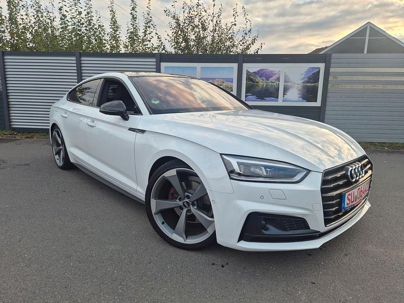 Ibisweiss Gebraucht 2019 Audi A5 Sportback S-Line Kleinwagen | 27.999 € (Superpreis) - Bild 1/4