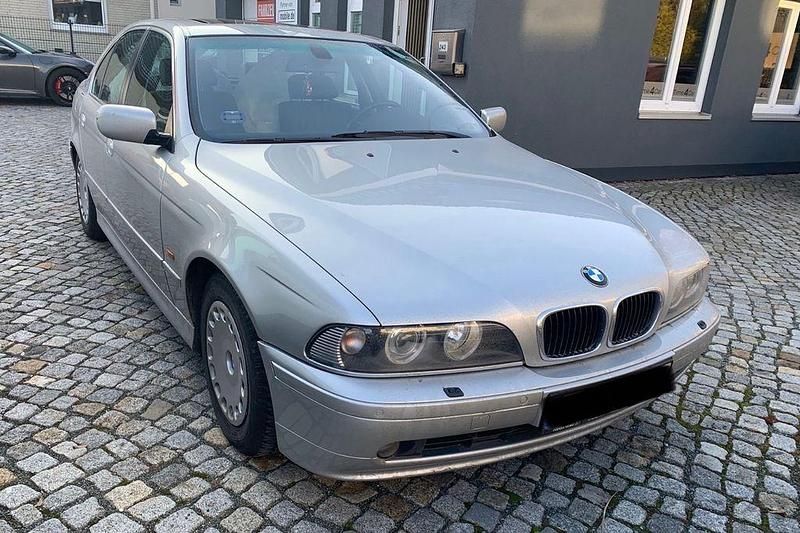 Silber Gebraucht 2001 BMW 525 M Sport Limousine | 7.900 € (Superpreis) - Bild 1/4