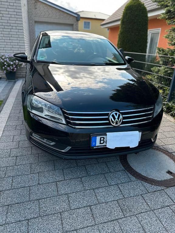 Schwarz Gebraucht 2012 VW Passat Exclusive Limousine | 7.950 € (Fairer Preis) - Bild 1/4