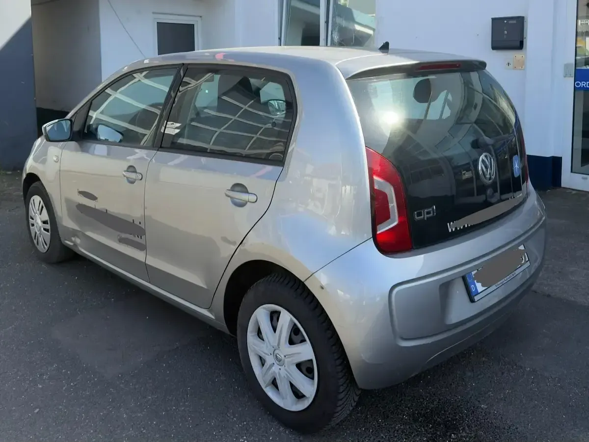 Usado VW up! Cup 75 CV (55 kW) 2013 Gris Utilitario