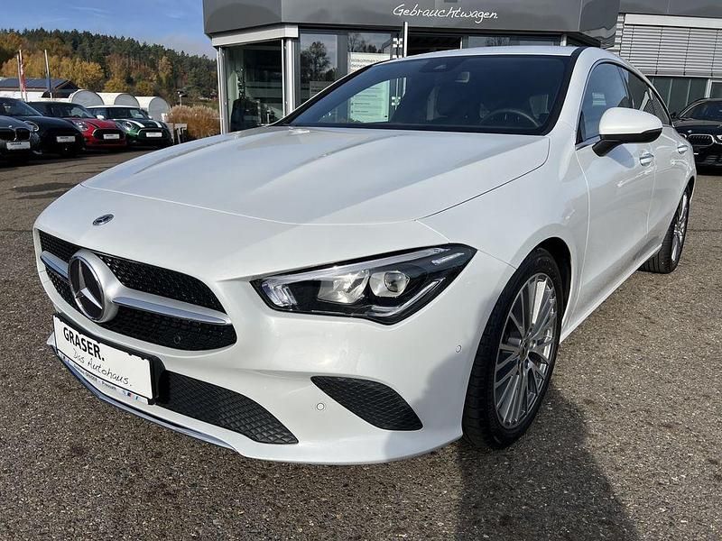 Weiß Gebraucht 2022 Mercedes CLA200 Shooting Brake Kombi | 28.900 € (Fairer Preis) - Bild 1/4