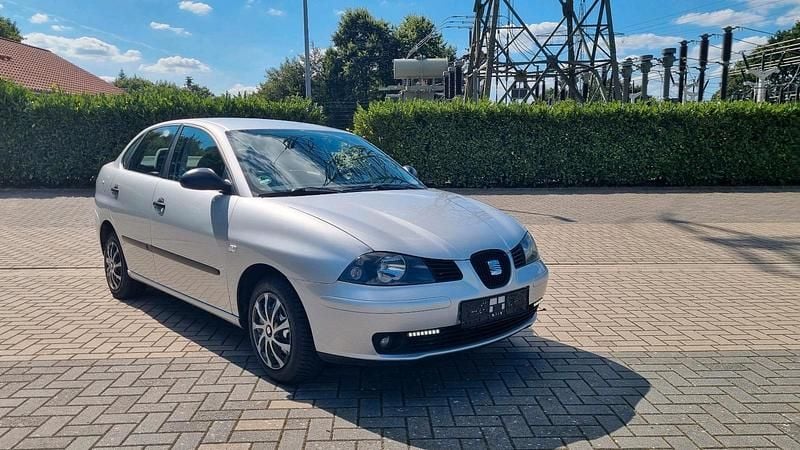 Silber Gebraucht 2004 Seat Cordoba Limousine | 1.799 € (Fairer Preis) - Bild 1/4