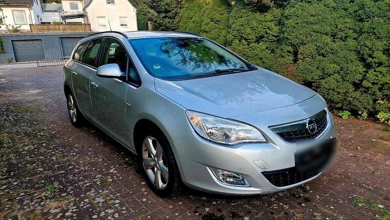 Gebraucht Opel Astra 100 PS (73 kW) 2011 Silber Kombi