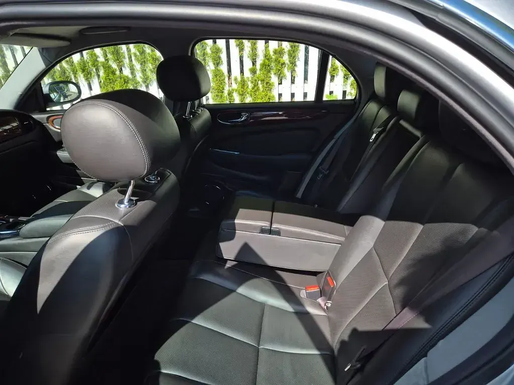 Gebraucht Jaguar XJ8 298 PS (219 kW) 2003 Silber Limousine