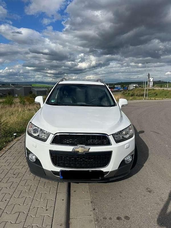 Weiß Gebraucht 2011 Chevrolet Captiva SUV | 9.999 € (Teuer) - Bild 1/4