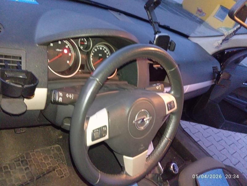 Gebraucht Opel Astra 101 PS (74 kW) 2007 Schwarz Limousine