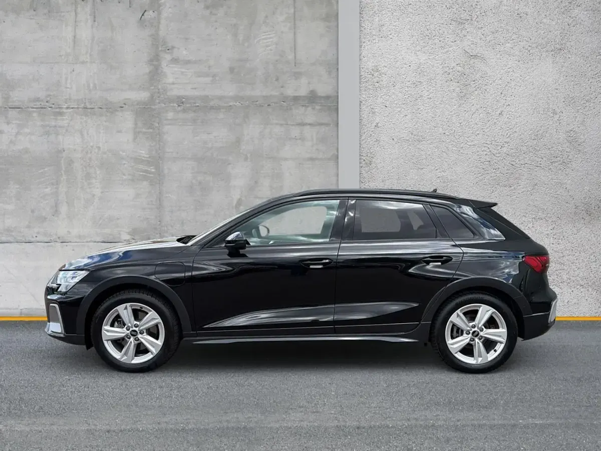Gebraucht Audi A3 e-tron Ambiente 204 PS (150 kW) 2026 Mythosschwarz metallic Kleinwagen