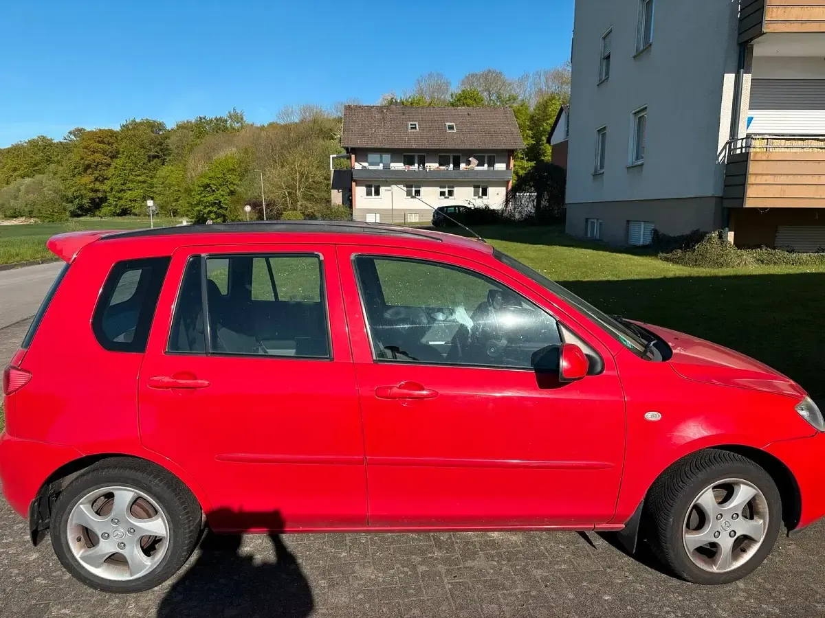 Gebraucht Mazda 2 80 PS (58 kW) 2003 Rot Kleinwagen