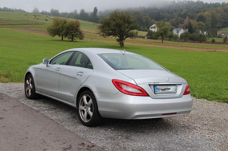 Silber Gebraucht 2011 Mercedes CLS350 Coupé | 21.000 € (Fairer Preis) - Bild 1/4